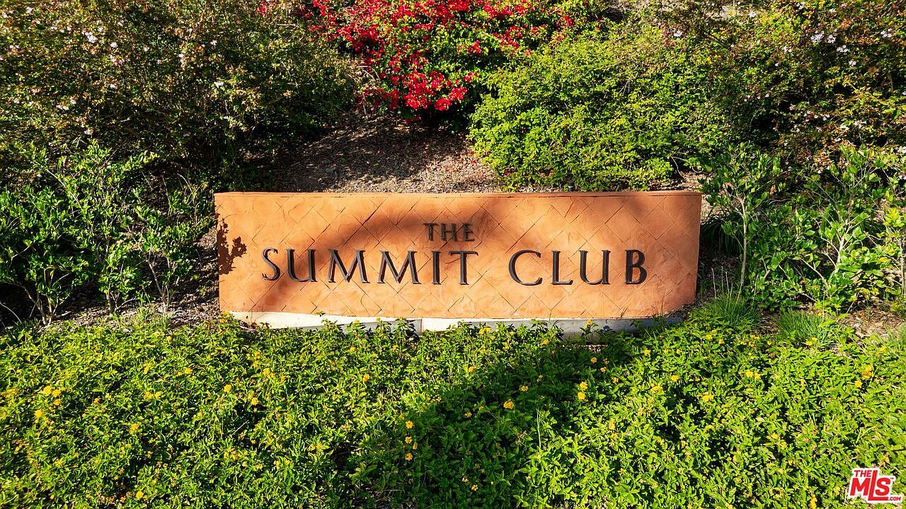 The Summit Club entrance sign