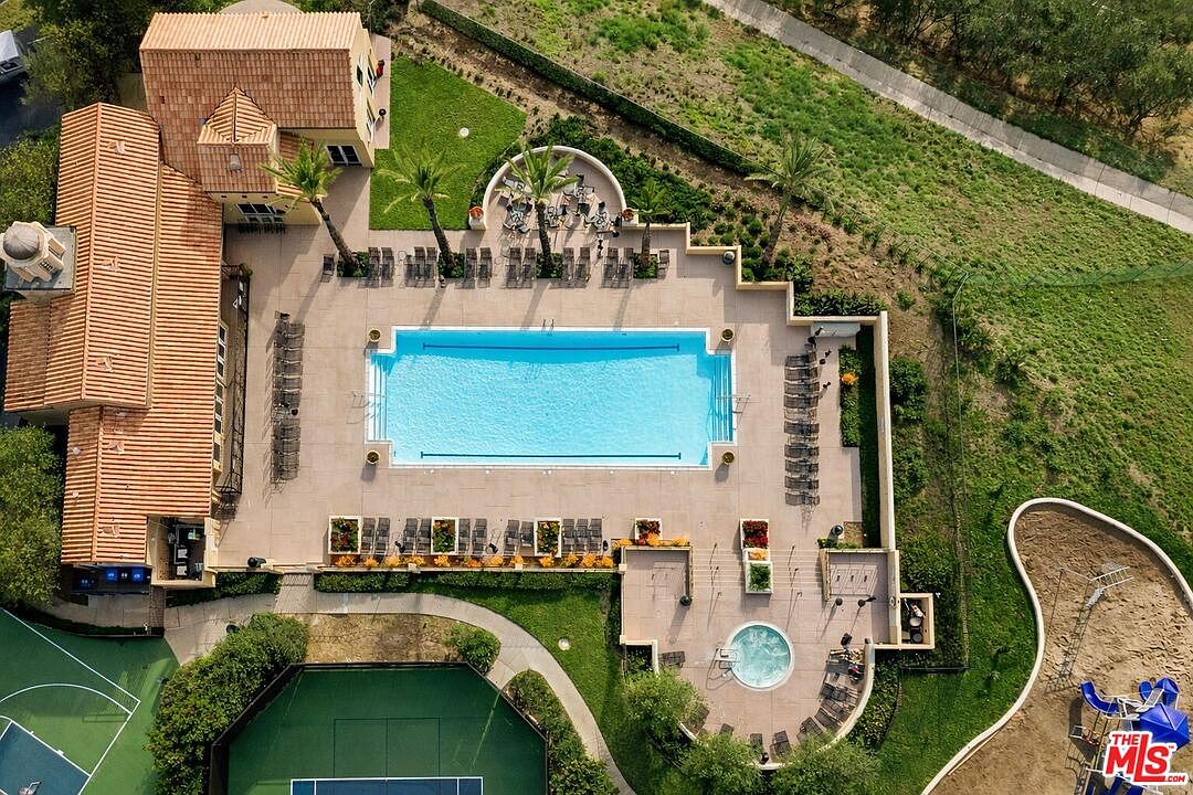 Summit Club tennis and pickleball courts