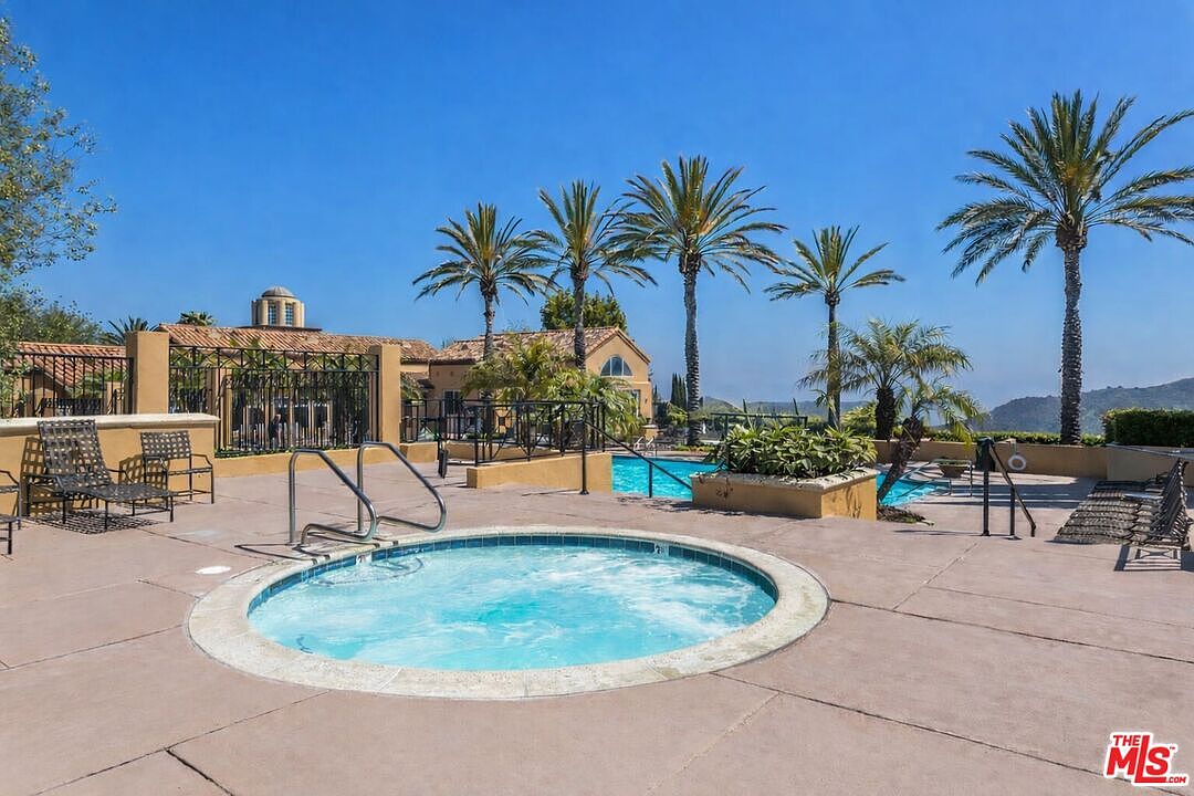 Sunset ocean view from the Palisades Highlands